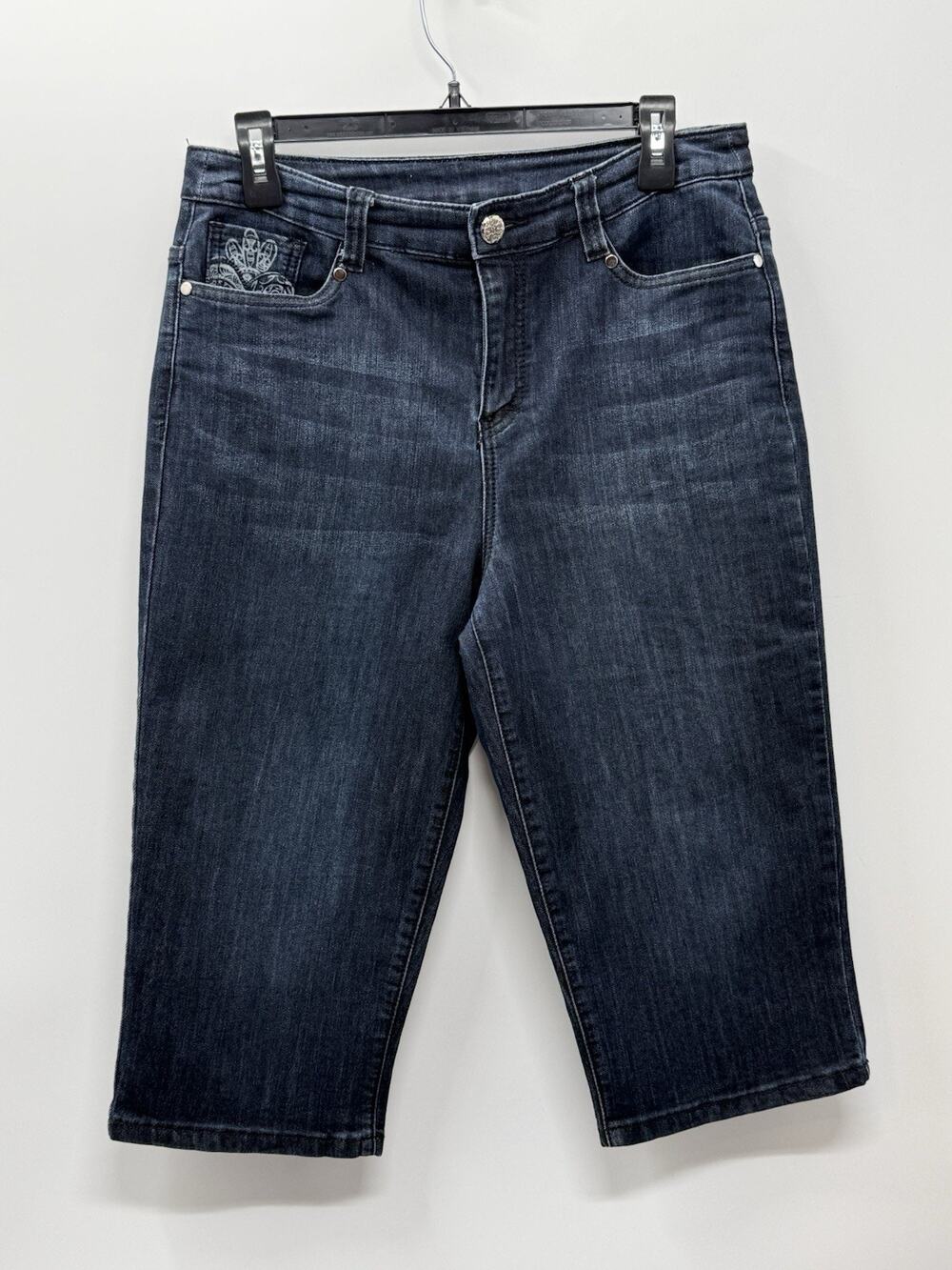 Christopher & Banks Womens Size 6 Dark Wash Embroidered Capri Jeans Mid Rise